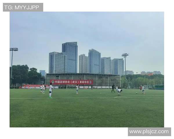 武汉足球队灵活性排名第三引发热议展现球队实力与潜力 武汉足球队灵活性排名第三引发热议展现球队实力与潜力