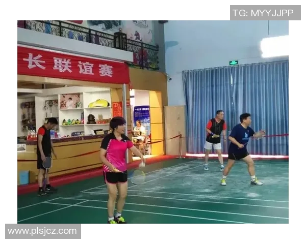 重庆羽毛球队与成都羽毛球队赛后复盘团队协作分析与经验总结